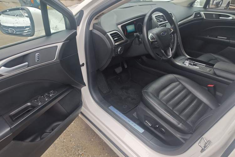 Used Ford Mondeo 2017 Facelifted EcoBoost 180 Fashion Edition Interior 3