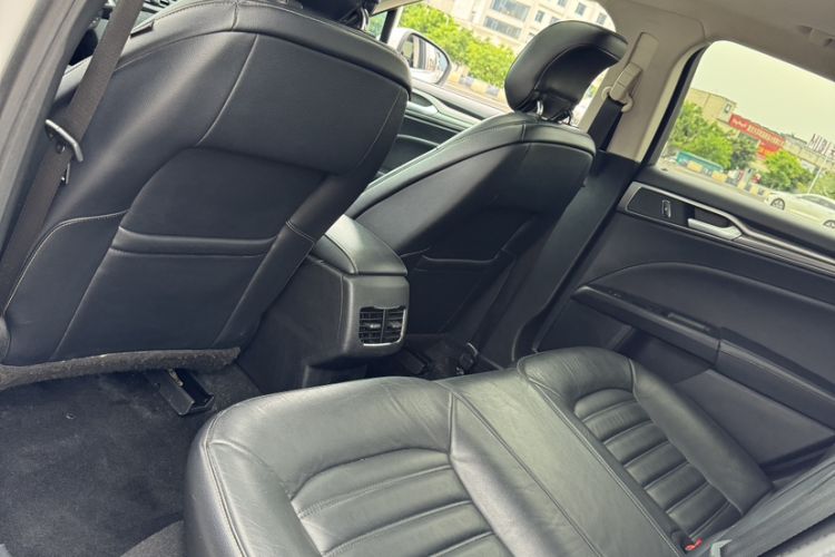 Used Ford Mondeo 2017 EcoBoost 180 Stylish Model Interior 3