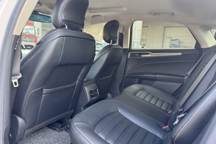 Used Ford Mondeo 2017 EcoBoost 180 Stylish Model Interior 3