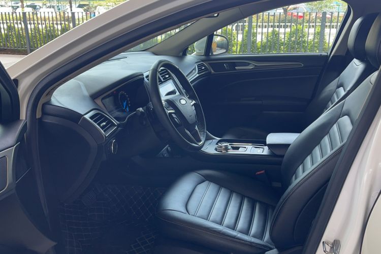 Used Ford Mondeo 2017 EcoBoost 180 Stylish Model Interior 3