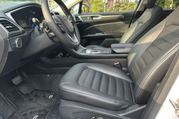 Used Ford Mondeo 2017 EcoBoost 200 Stylish Model Interior 3