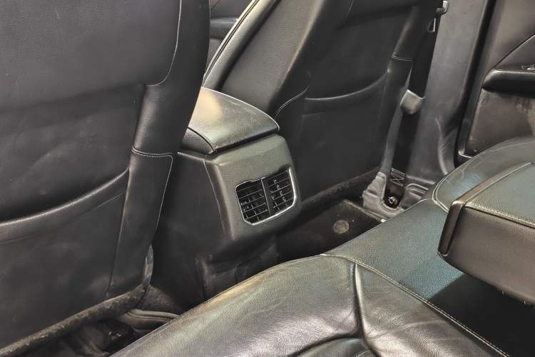 Used Ford Mondeo 2017 EcoBoost 180 Stylish Model Interior 3