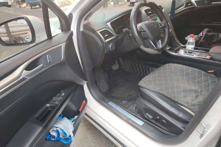 Used Ford Mondeo 2017 EcoBoost 200 Stylish Model Interior 3