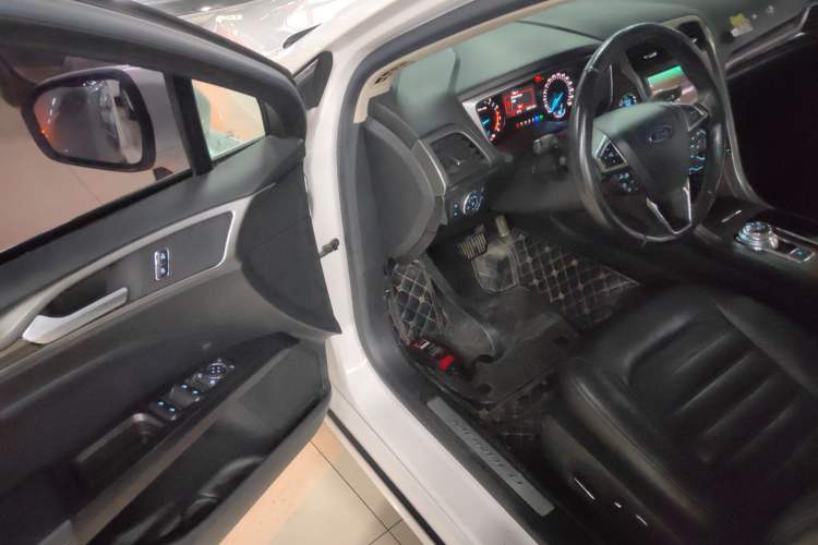 Used Ford Mondeo 2017 EcoBoost 180 Stylish Model Interior 3