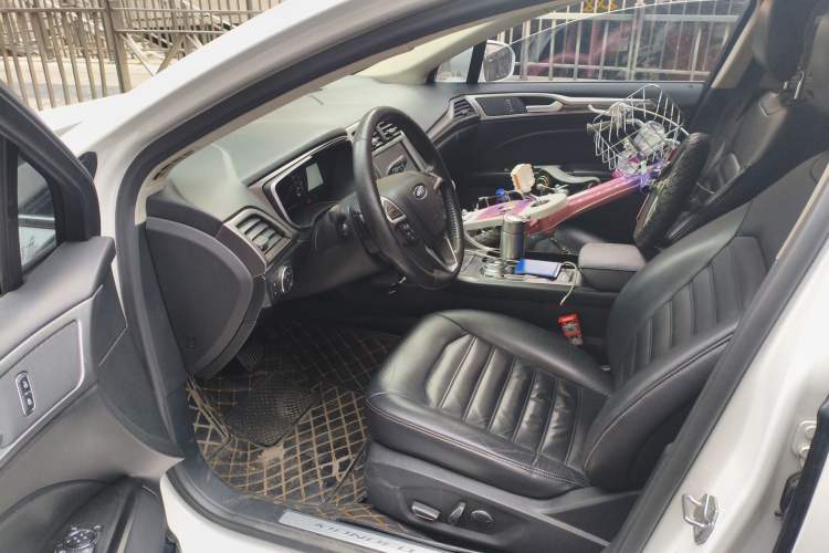 Used Ford Mondeo 2017 EcoBoost 200 Luxury Model Interior 3