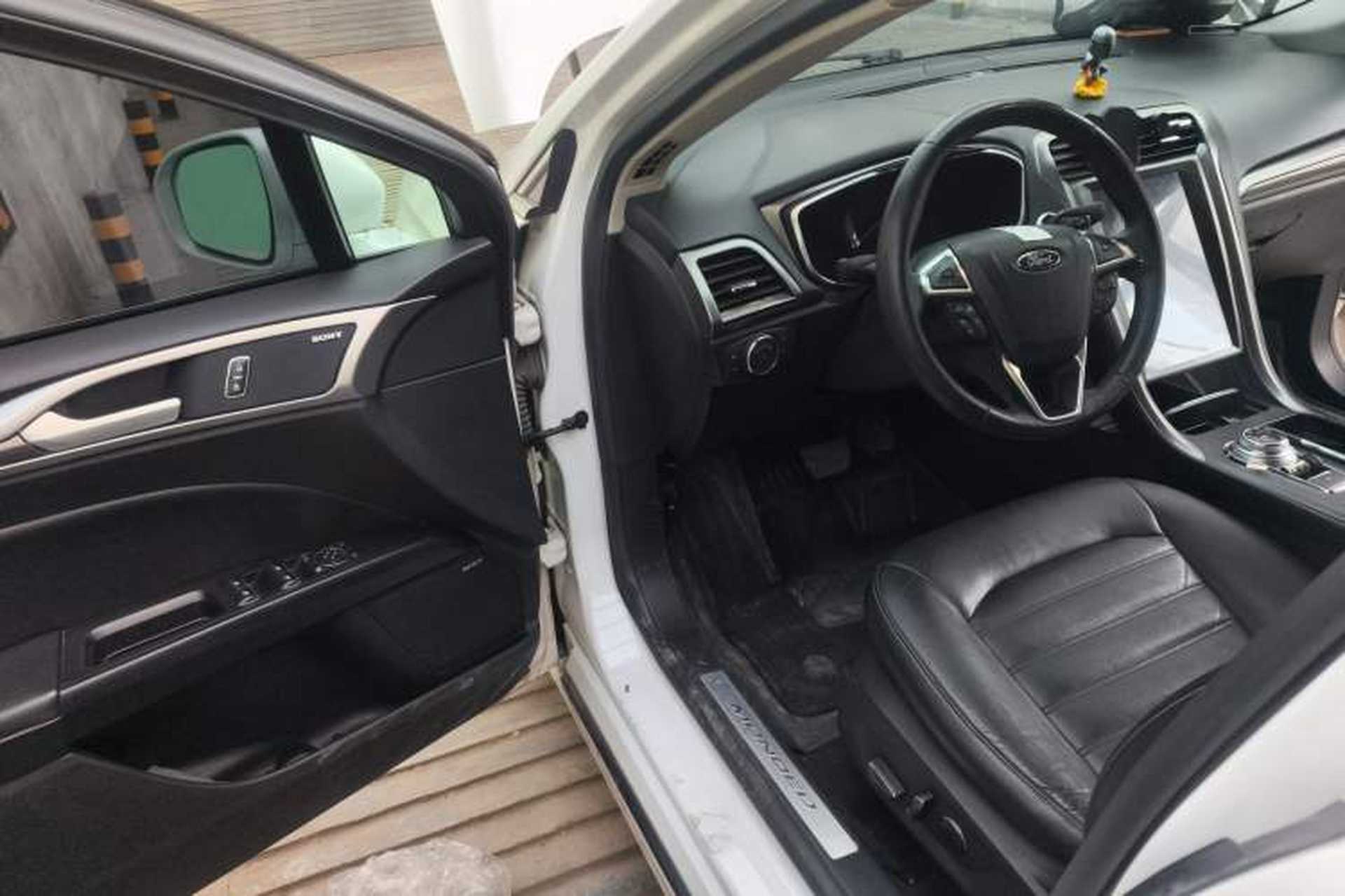 Used Ford Mondeo 2017 Facelifted EcoBoost 200 Luxury Version Interior 3