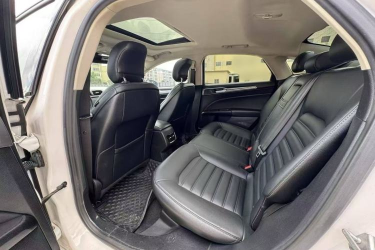 Used Ford Mondeo 2017 EcoBoost 180 Stylish Model Interior 3