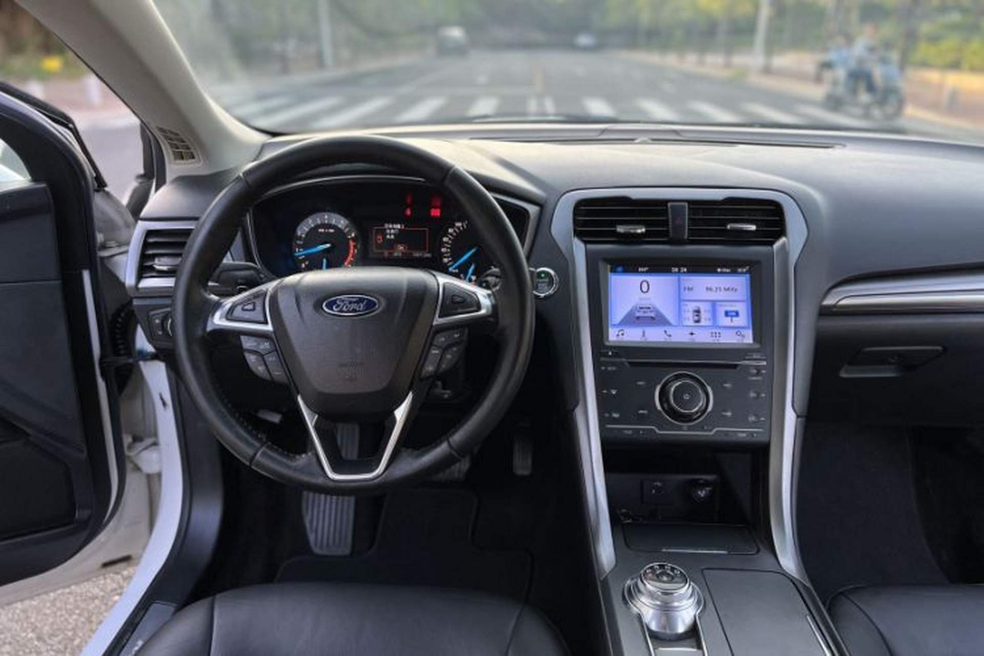 Used Ford Mondeo 2017 EcoBoost 200 Stylish Model Interior 3