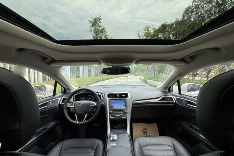 Used Ford Mondeo 2017 Restyled EcoBoost 180 Luxury Version Interior 3
