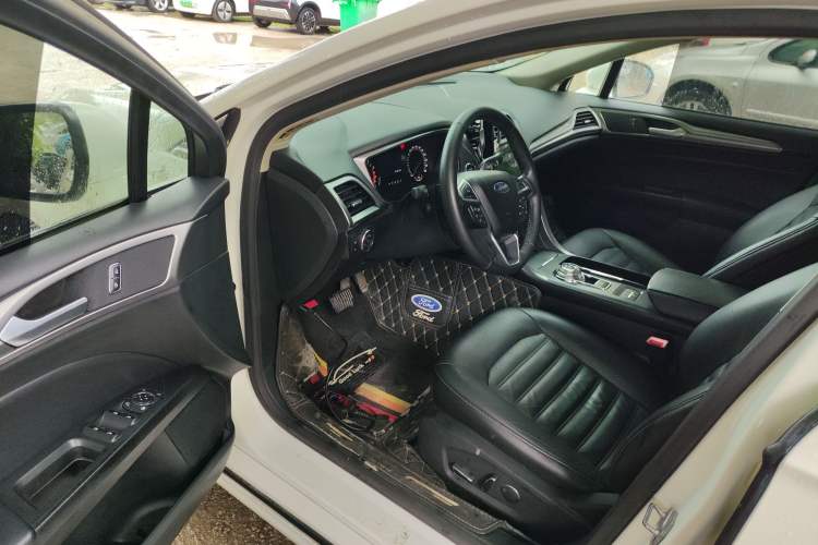 Used Ford Mondeo 2017 EcoBoost 180 Stylish Model Interior 3