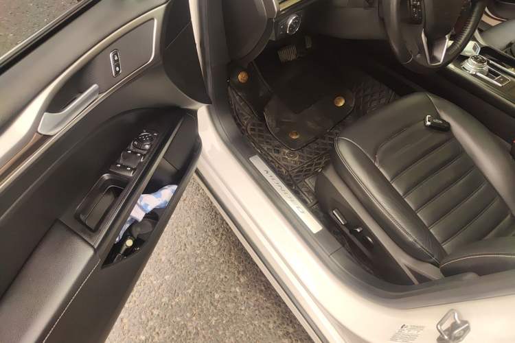 Used Ford Mondeo 2017 EcoBoost 200 Stylish Model Interior 3