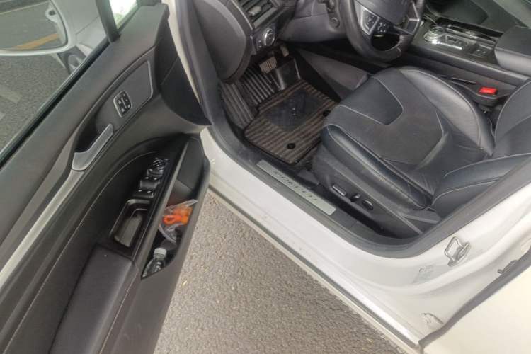 Used Ford Mondeo 2017 EcoBoost 245 Luxury Sport Model Interior 3