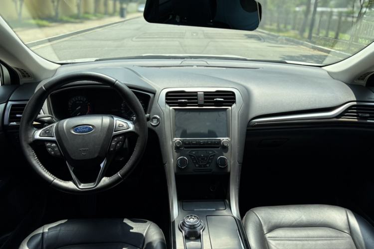 Used Ford Mondeo 2017 EcoBoost 180 Stylish Model Interior 3