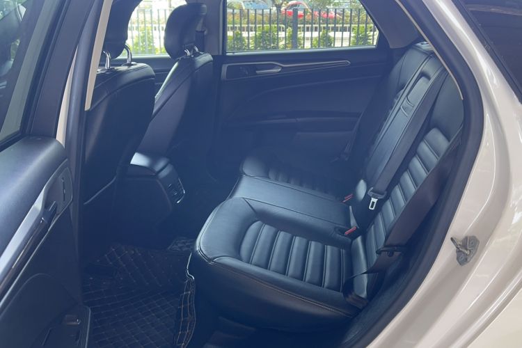 Used Ford Mondeo 2017 EcoBoost 180 Stylish Model Interior 4