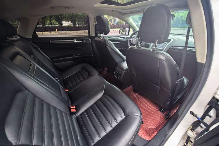 Used Ford Mondeo 2017 EcoBoost 200 Stylish Model Interior 4
