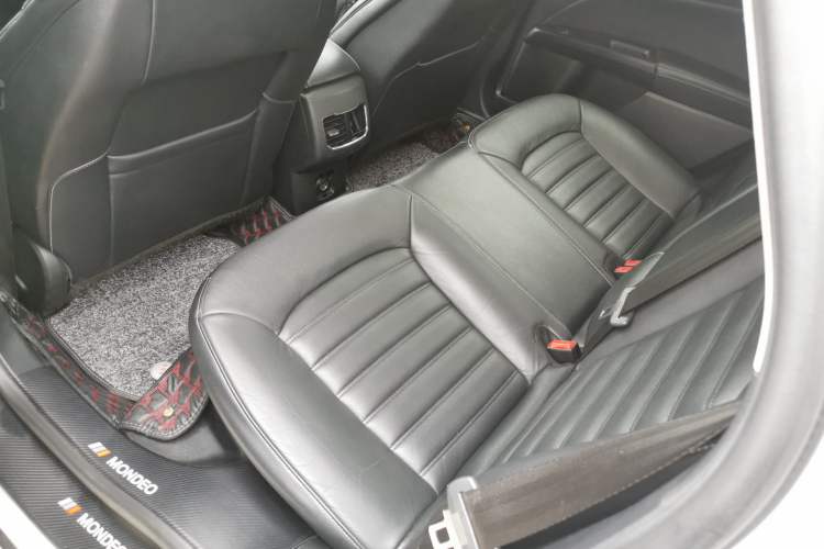 Used Ford Mondeo 2017 EcoBoost 200 Stylish Model Interior 4