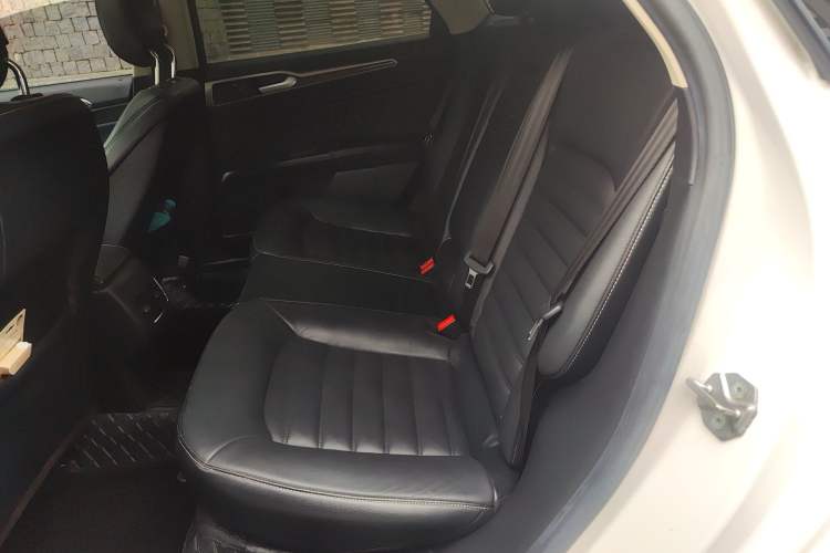 Used Ford Mondeo 2017 EcoBoost 200 Stylish Model Interior 4