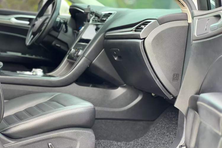 Used Ford Mondeo 2017 EcoBoost 200 Stylish Model Interior 5