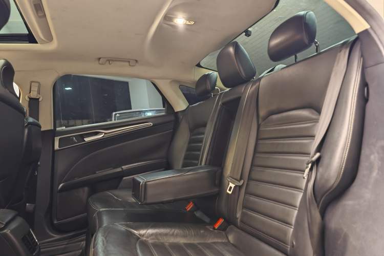 Used Ford Mondeo 2017 EcoBoost 180 Stylish Model Interior 5