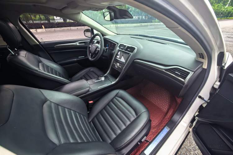 Used Ford Mondeo 2017 EcoBoost 200 Stylish Model Interior 5