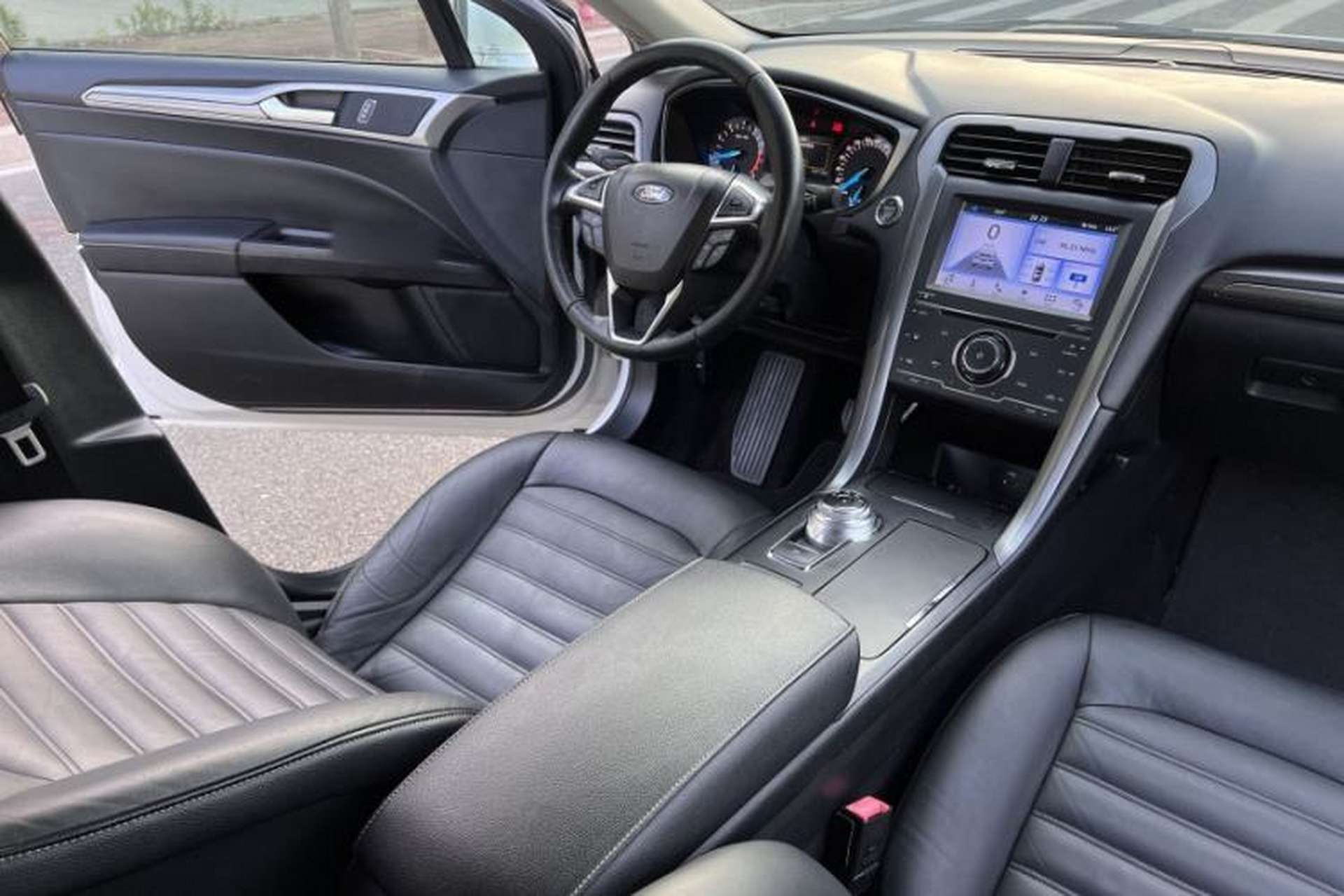 Used Ford Mondeo 2017 EcoBoost 200 Stylish Model Interior 5