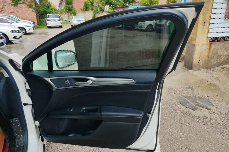 Used Ford Mondeo 2017 EcoBoost 180 Stylish Model Interior 5