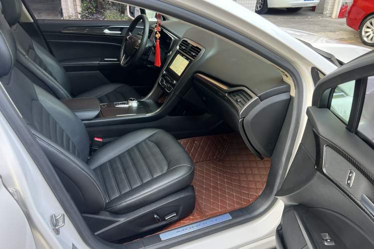 Used Ford Mondeo 2017 EcoBoost 180 Luxury Model Interior 6