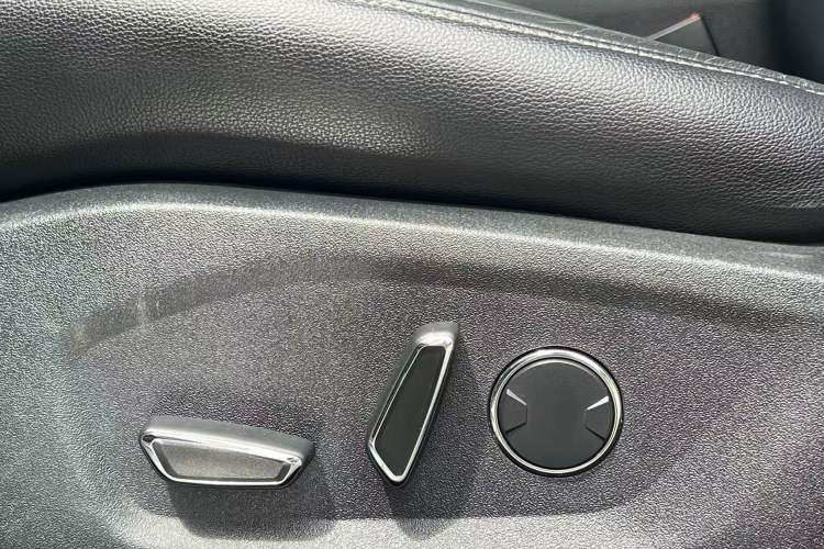 Used Ford Mondeo 2017 EcoBoost 200 Stylish Model Interior 7