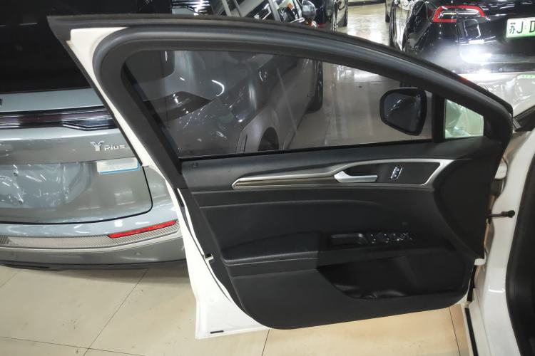 Used Ford Mondeo 2017 EcoBoost 180 Stylish Model Interior 7