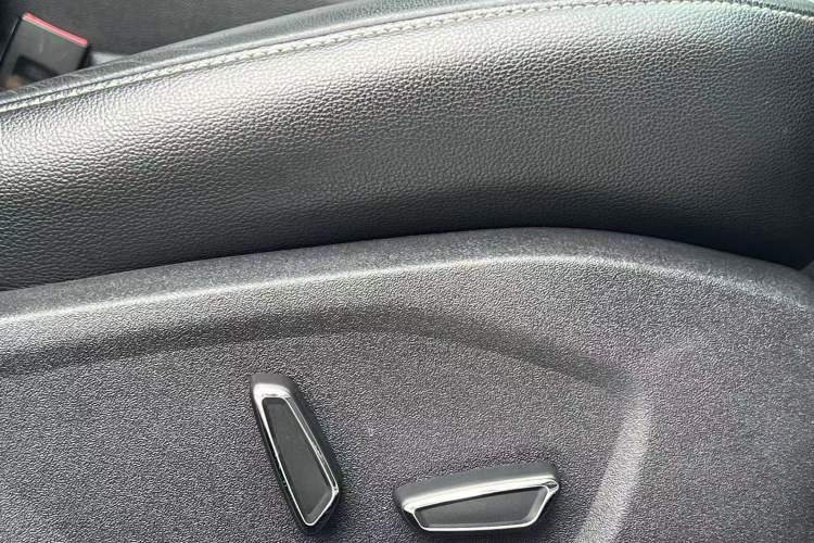 Used Ford Mondeo 2017 EcoBoost 200 Stylish Model Interior 8