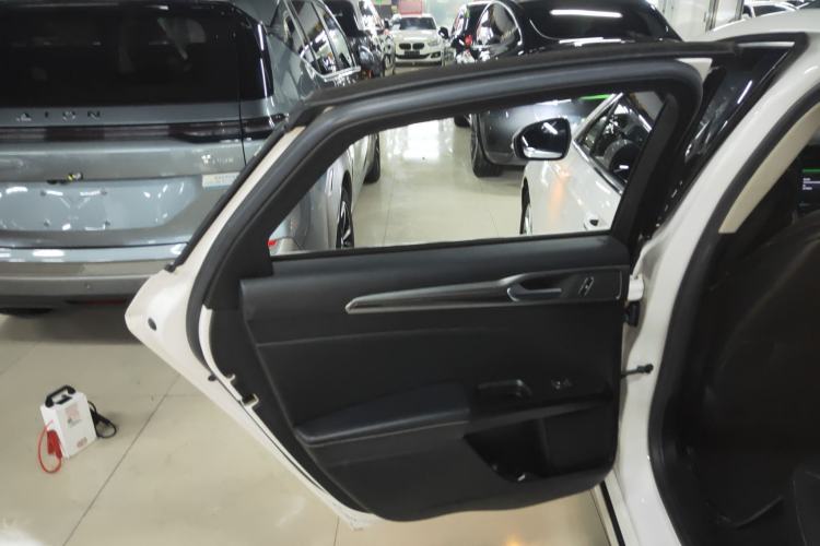 Used Ford Mondeo 2017 EcoBoost 180 Stylish Model Interior 8