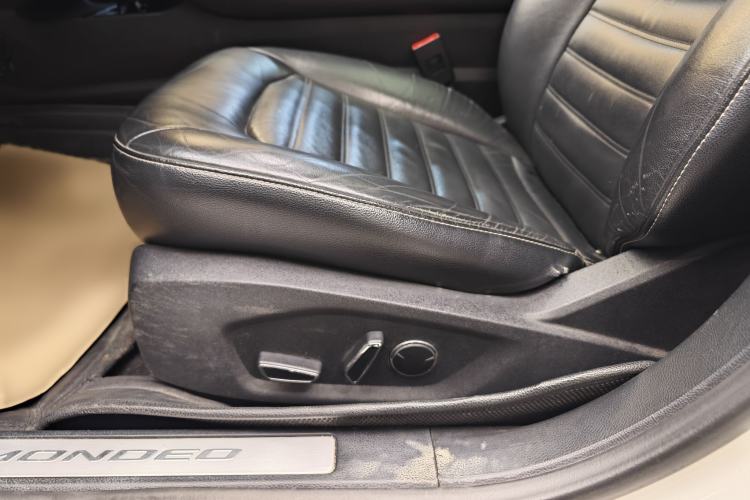 Used Ford Mondeo 2017 EcoBoost 180 Stylish Model Interior 9