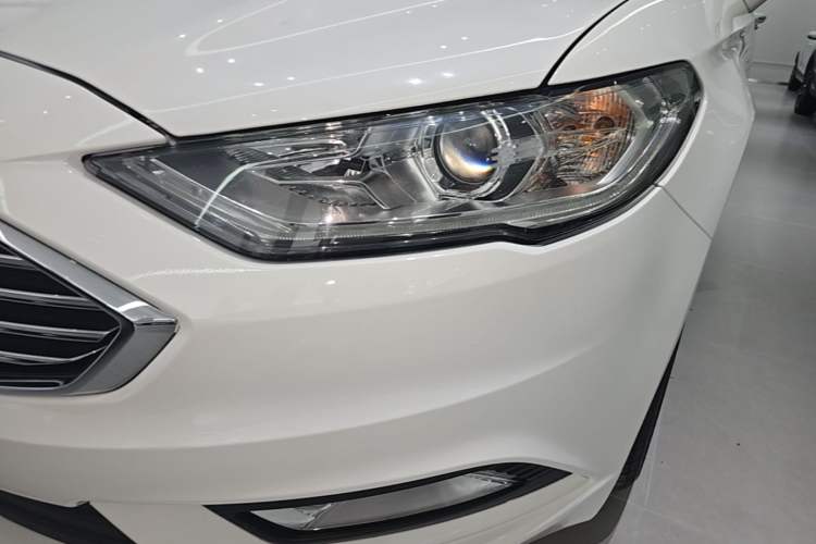 Used Ford Mondeo 2017 EcoBoost 180 Stylish Model Left Front Headlight