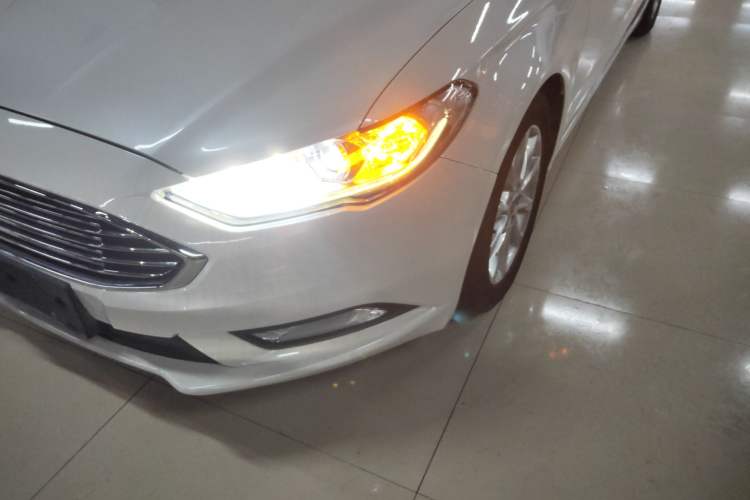 Used Ford Mondeo 2017 EcoBoost 180 Stylish Model Left Front Headlight