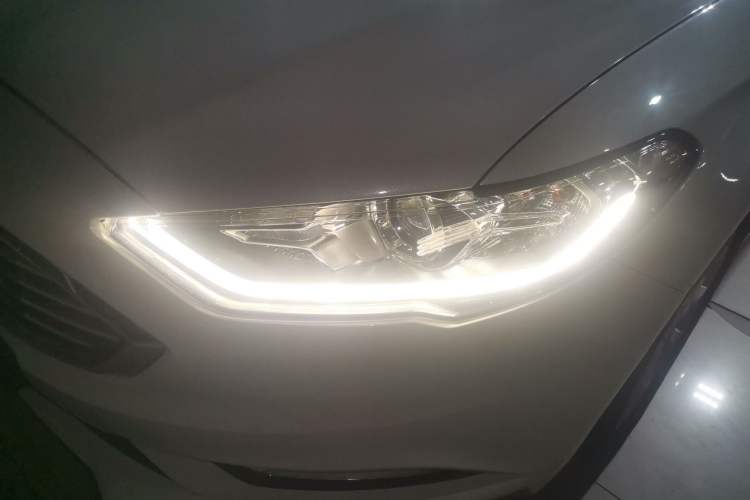 Used Ford Mondeo 2017 EcoBoost 180 Stylish Model Left Front Headlight