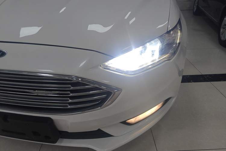 Used Ford Mondeo 2017 EcoBoost 200 Stylish Model Left Front Headlight