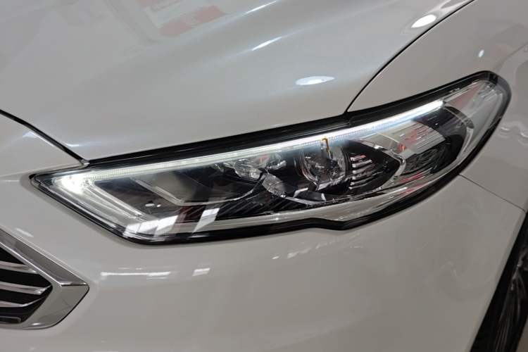 Used Ford Mondeo 2017 EcoBoost 180 Luxury Model Left Front Headlight