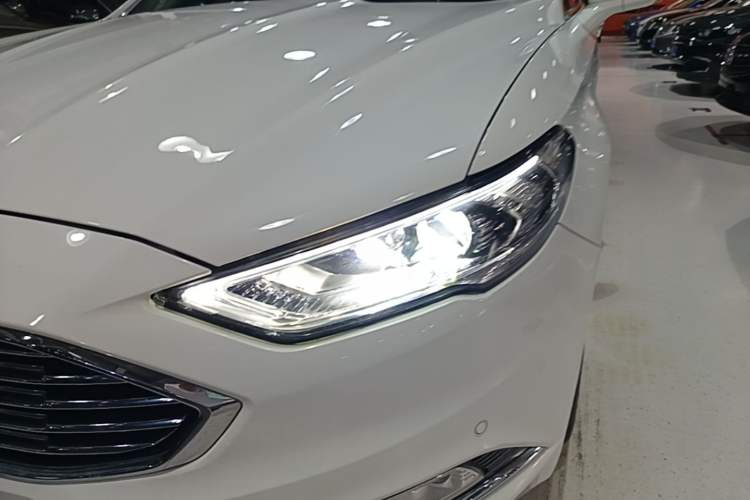 Used Ford Mondeo 2017 Facelifted EcoBoost 200 Luxury Version Left Front Headlight