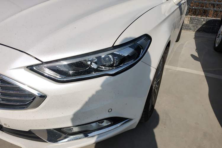 Used Ford Mondeo 2017 EcoBoost 180 Luxury Model Left Front Headlight