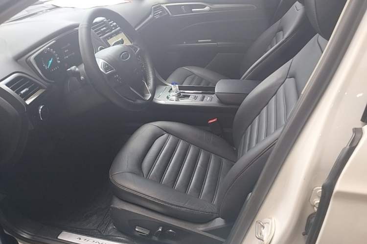 Used Ford Mondeo 2017 EcoBoost 200 Luxury Model Left Front Seat