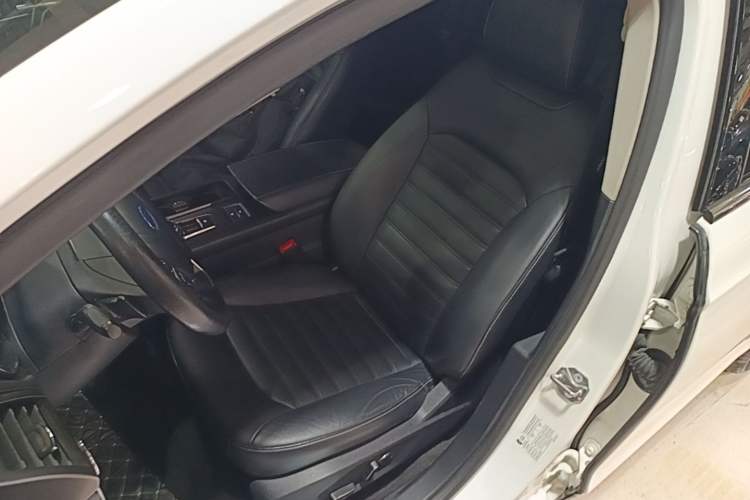 Used Ford Mondeo 2017 Facelifted EcoBoost 200 Luxury Version Left Front Seat