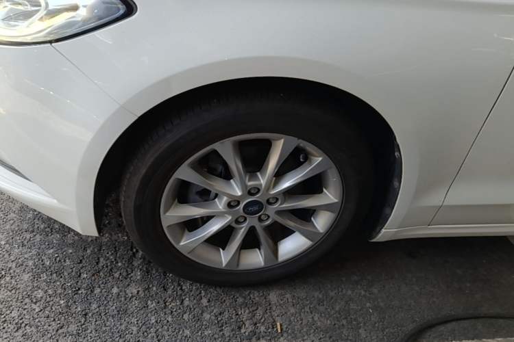 Used Ford Mondeo 2017 EcoBoost 180 Stylish Model Left Front Wheel Hub