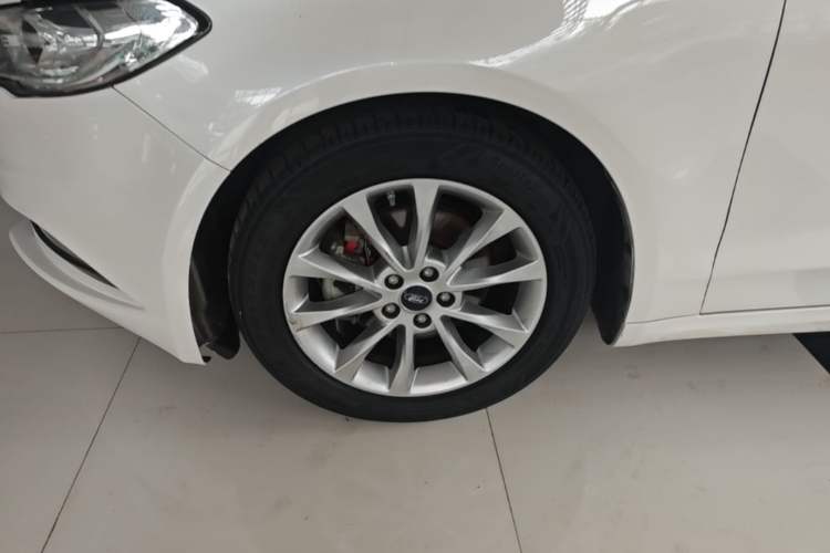 Used Ford Mondeo 2017 EcoBoost 180 Stylish Model Left Front Wheel Hub