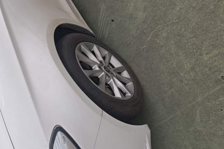 Used Ford Mondeo 2017 EcoBoost 180 Stylish Model Left Front Wheel Hub
