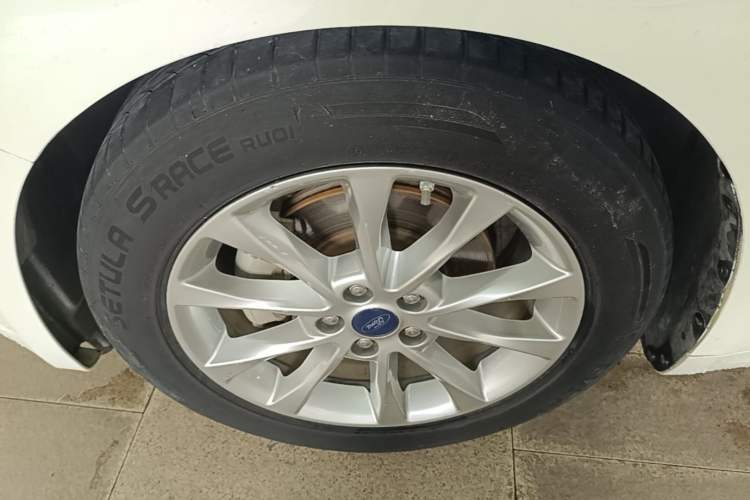Used Ford Mondeo 2017 EcoBoost 180 Stylish Model Left Front Wheel Hub