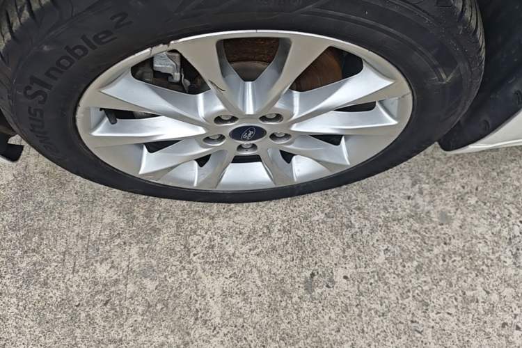 Used Ford Mondeo 2017 EcoBoost 180 Stylish Model Left Front Wheel Hub