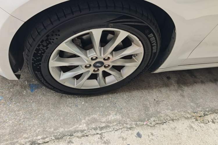 Used Ford Mondeo 2017 EcoBoost 200 Stylish Model Left Front Wheel Hub