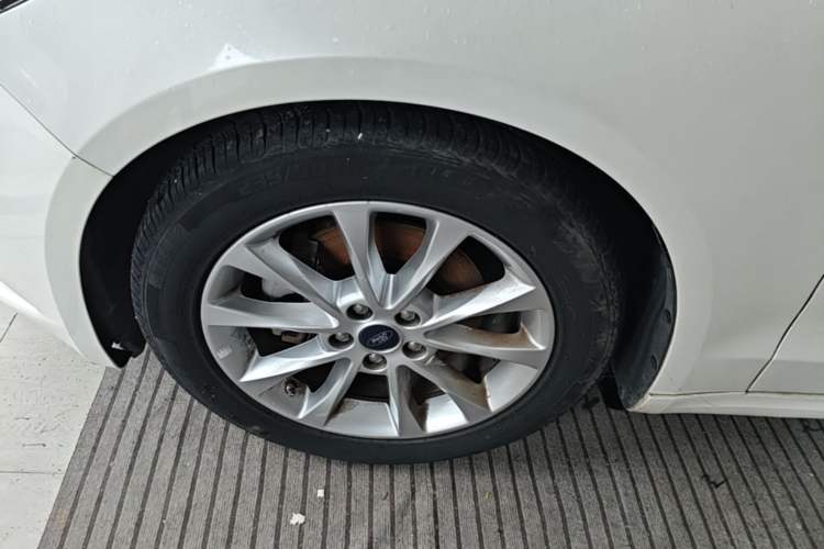 Used Ford Mondeo 2017 EcoBoost 180 Stylish Model Left Front Wheel Hub