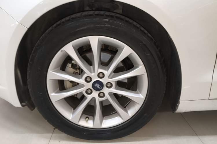 Used Ford Mondeo 2017 EcoBoost 180 Stylish Model Left Front Wheel Hub