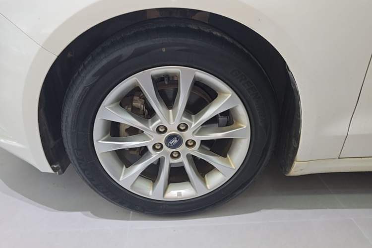 Used Ford Mondeo 2017 EcoBoost 180 Stylish Model Left Front Wheel Hub